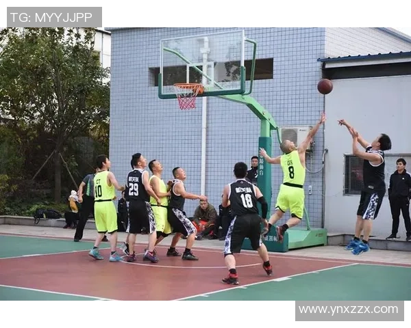 骑士与勇士巅峰对决宣传照片展现精彩瞬间与激情碰撞